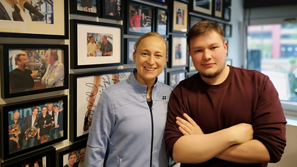 Selena Piek in studio