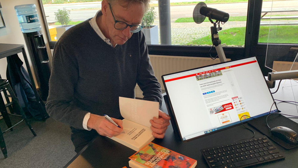 Rob de Leede signeert