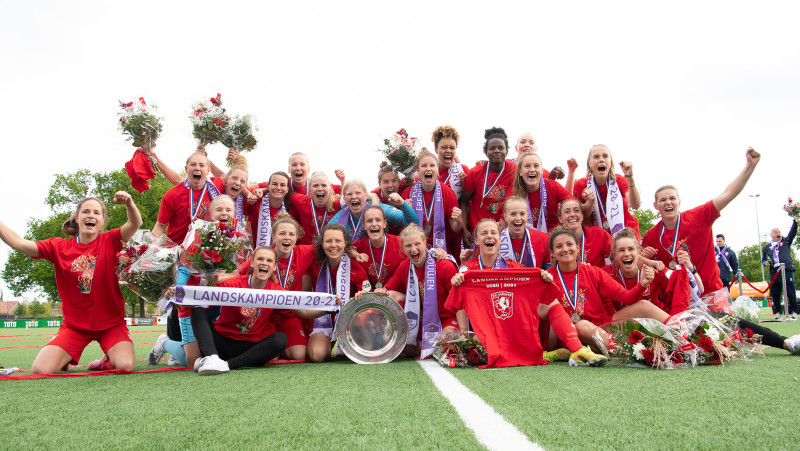 FC Twente Vrouwen met titel Foto: FC Twente Vrouwen