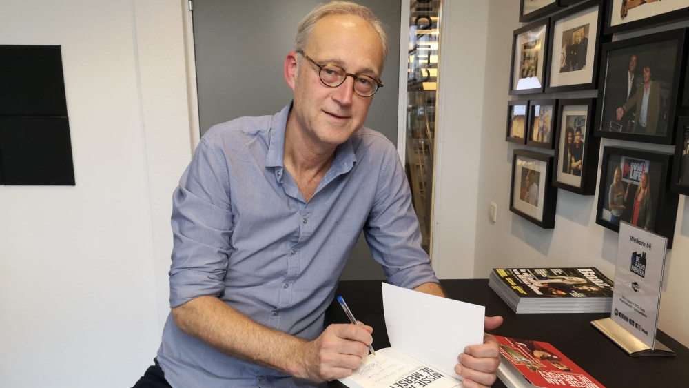 Tom van Hulsen signeert Missie aan de Mersey