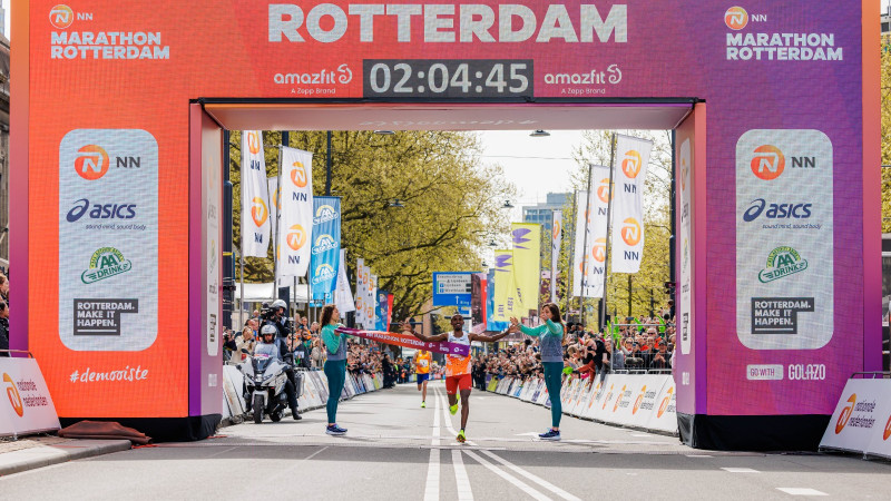 Abdi Nageeye wint NN Marathon Rotterdam 2024 Foto: Vincent van den Boogaard