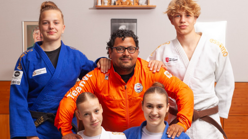 Judoka's met Pieter Roos Foto: Judith Vermeij