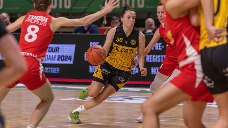 Karin Kuijt in actie Grasshoppers Foto: Basketball.nl