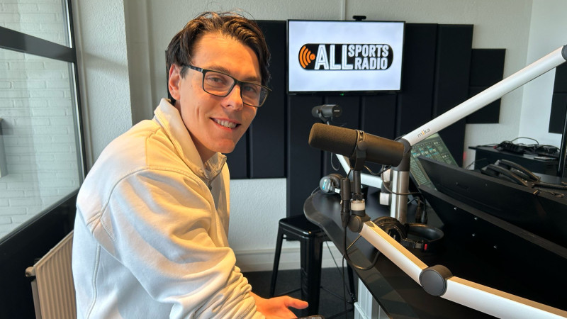 Tim van Sintfiet in de studio