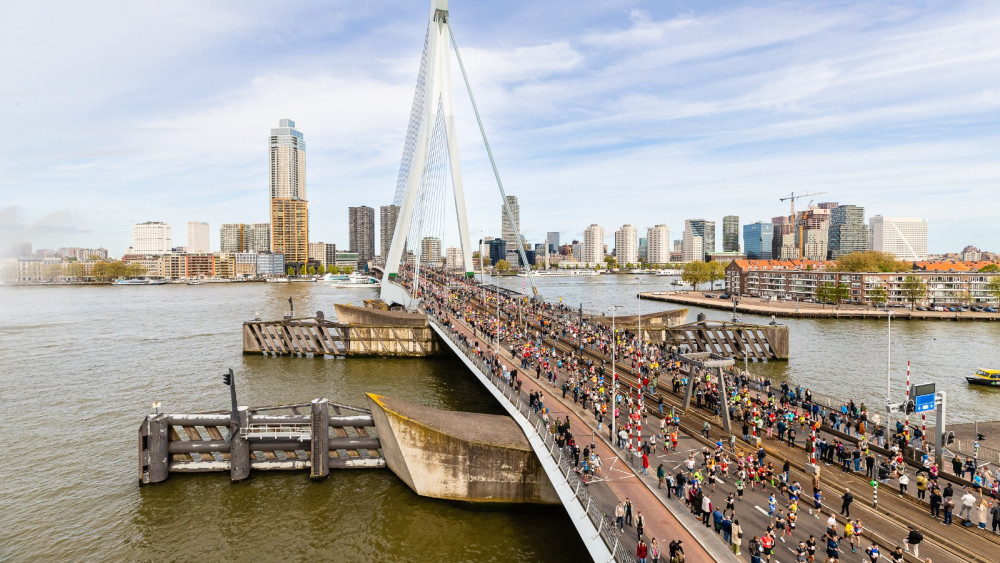 Erasmusbrug NN Marathon Rotterdam Foto: NN Marathon Rotterdam
