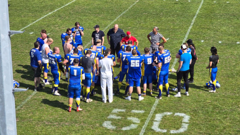 Teamtalk Hilversum Hurricanes na afloop van play-offs tegen West Frisian Outlawz Foto: Johan Els