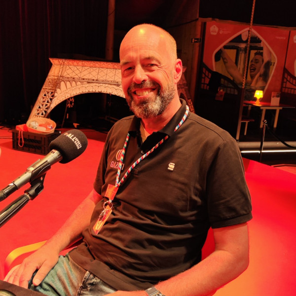 Richard Zwart Gazeti in Parijs
