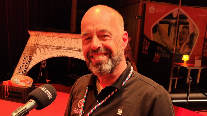 Richard Zwart Gazeti in Parijs