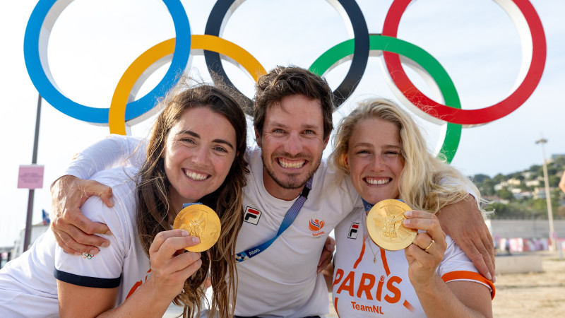 Annette Duetz en Odile van Aanholt met goud Foto: World Sailing / Sander van der Borch