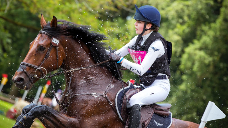 Sophie van Weening op paardje in Maarsbergen RECHTENVRIJ!