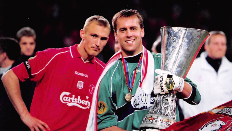 Sander Westerveld met de UEFA Cup Foto: Sander Westerveld