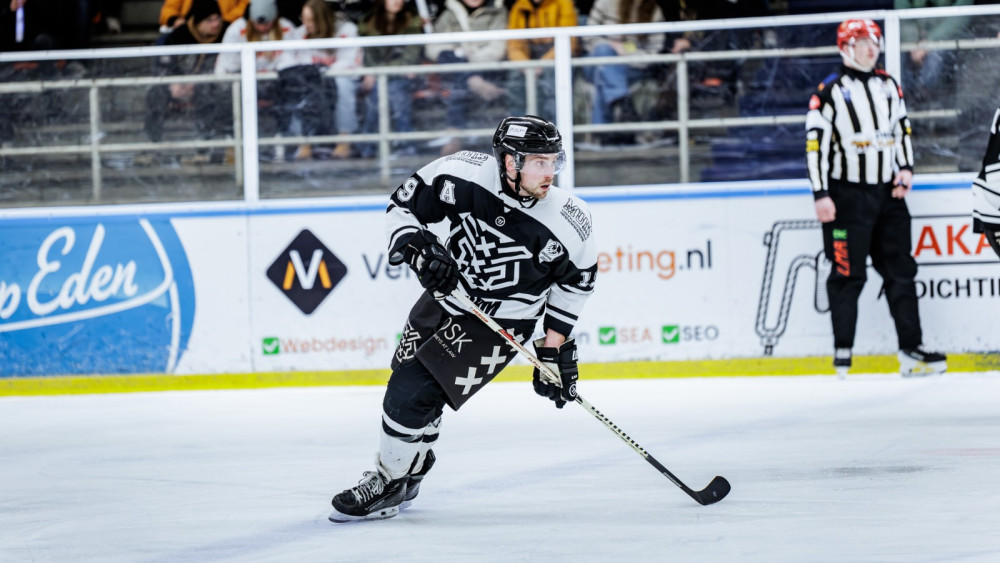Calvin Pohlman in actie bij Amsterdam Tigers Foto: Sabine de Graaf / @sportsbysabine