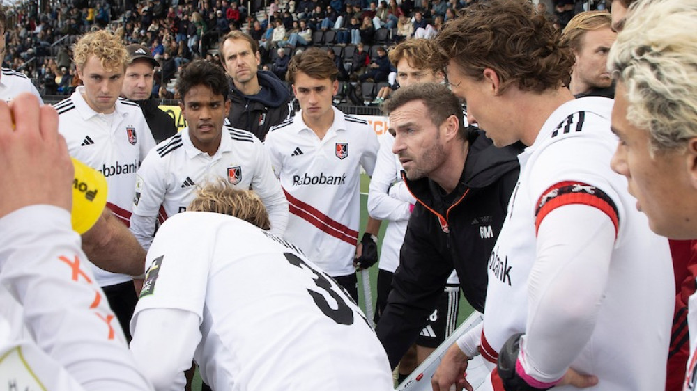 Rick Mathijssen met zijn spelers Foto: Topsport Amsterdam