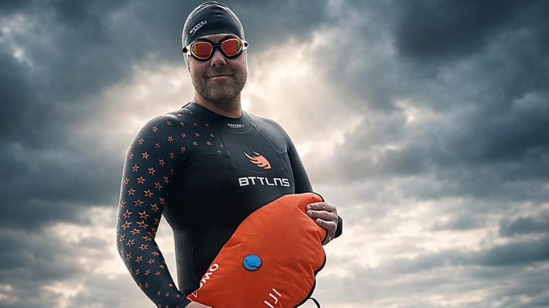 Jean-Jacques François in zwempak in aanloop naar IJsselmeer Challenge