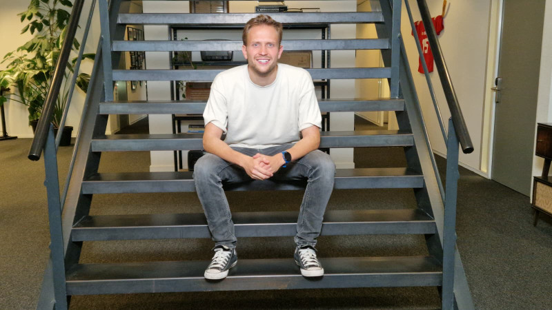Daan Prins op de trap