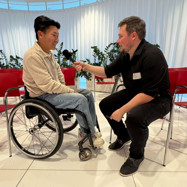 Robert Denneman in gesprek met Yun Kloosterman